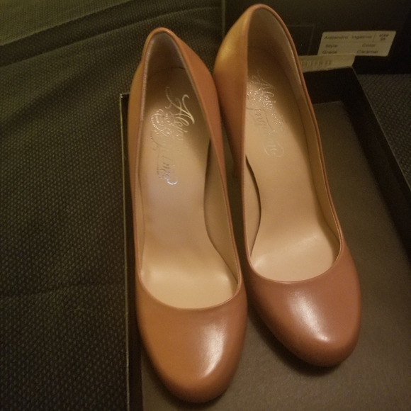 High end Designer pumps - Picture 4 of 4